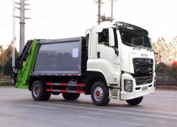 Backhoe and Isuzu crane truck are all you need for sewer construction