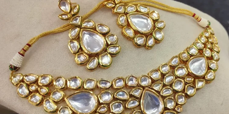 An affordable and elegant jewellery option: Artificial Jewellery Sets & Kundan Jewellery Sets for Women