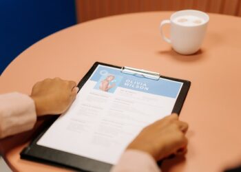 Resume and cover letter builder for eye-catching resumes