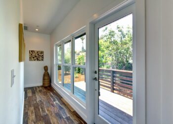 How to Fix a Hole in a Vinyl Window Frame