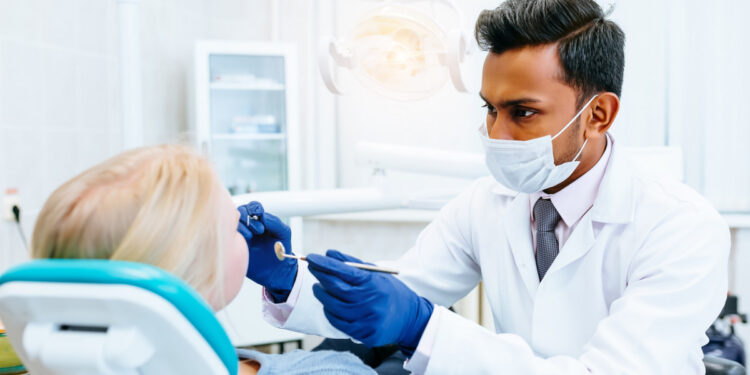 Invisalign And Metal Braces – Dentists Share Some Facts