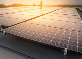 Things to consider when buying a commercial solar panel