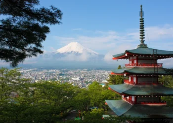 How Can Japanese Citizens Obtain a Canada Visa?