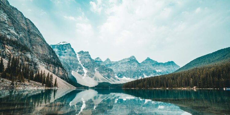 How Can Australian Citizens Obtain a Canada Visa?