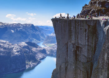 How Do Norwegian and New Zealand Citizens Obtain an Indian Visa?