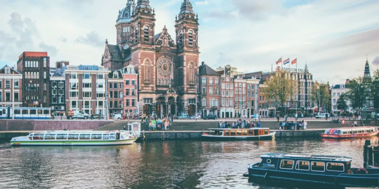 Navigating the US Visa Process Online: A Guide for Dutch Citizens