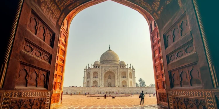 Unlocking the Gateway to History Navigating the Indian Visa Process for Visiting Agra’s Iconic Taj Mahal