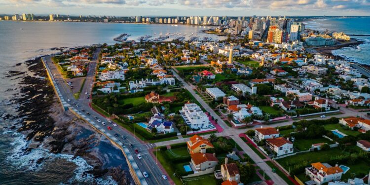 What Are the Requirements  for  Canada Visa for  Uruguay Citizens?