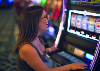 A Guide to Choosing Slot Games: Understanding Features, Themes, and Game Mechanics
